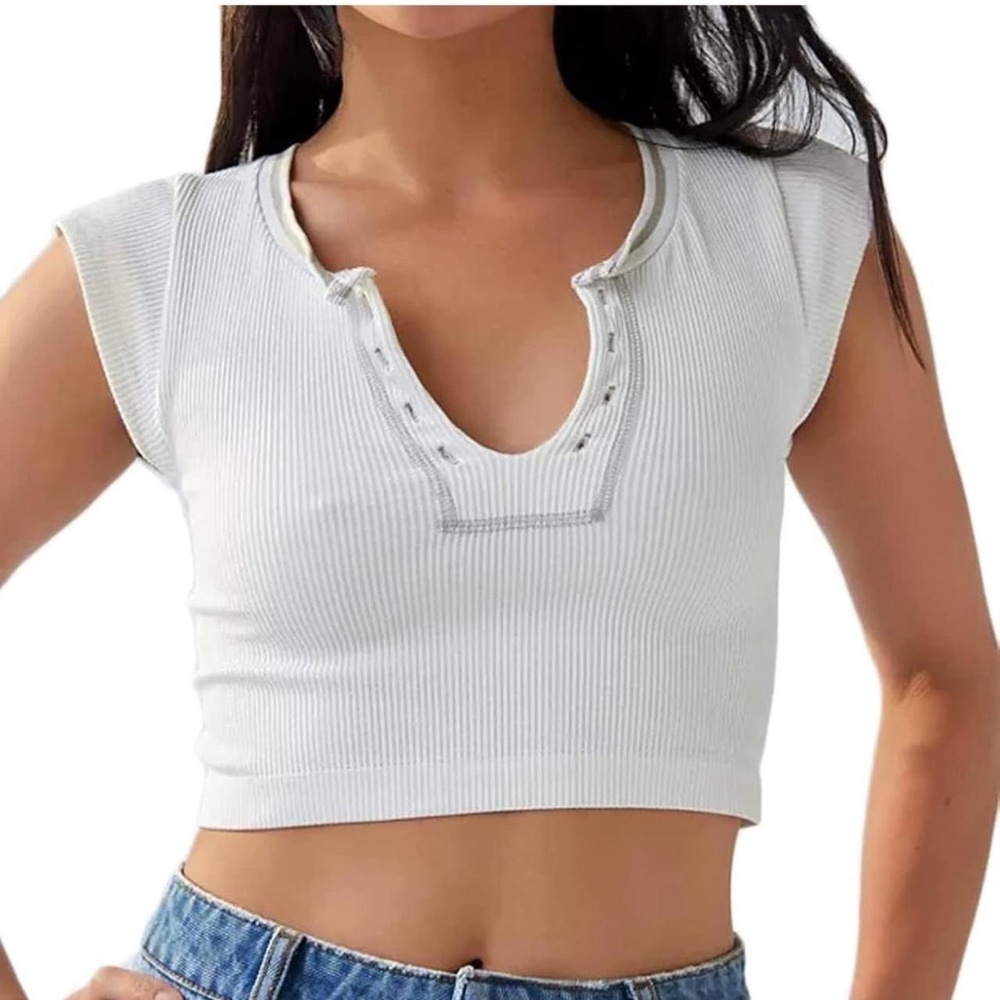 white urban outfitters crop top